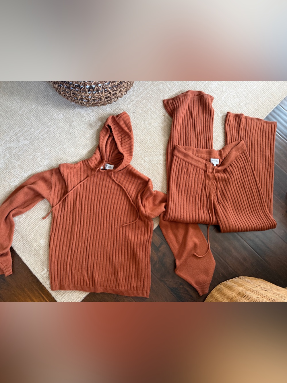 SNDYS. everyday Ribbed Hooded Sweater -L and pant -M set in Rust